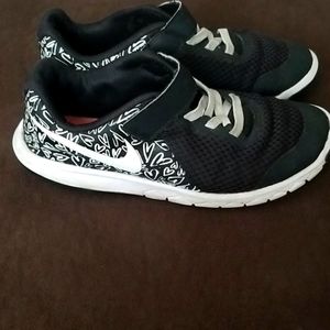 Nike flex experience rn5 black & white size 13c